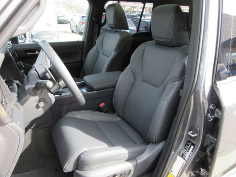 Used 2026 Lexus GX 550 w/ Cold Area Package image 21