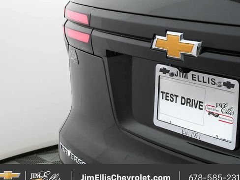 Certified 2025 Chevrolet Traverse LT FWD image 36