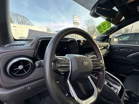 Certified 2024 Chevrolet Colorado Z71 w/ LPO, Dark Essentials Package image 10