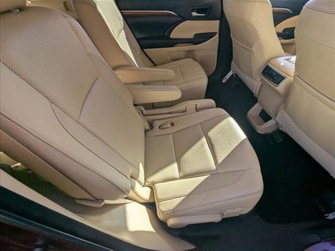 Used 2018 Toyota Highlander Limited image 21