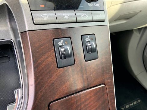 Used 2010 Toyota Venza image 27