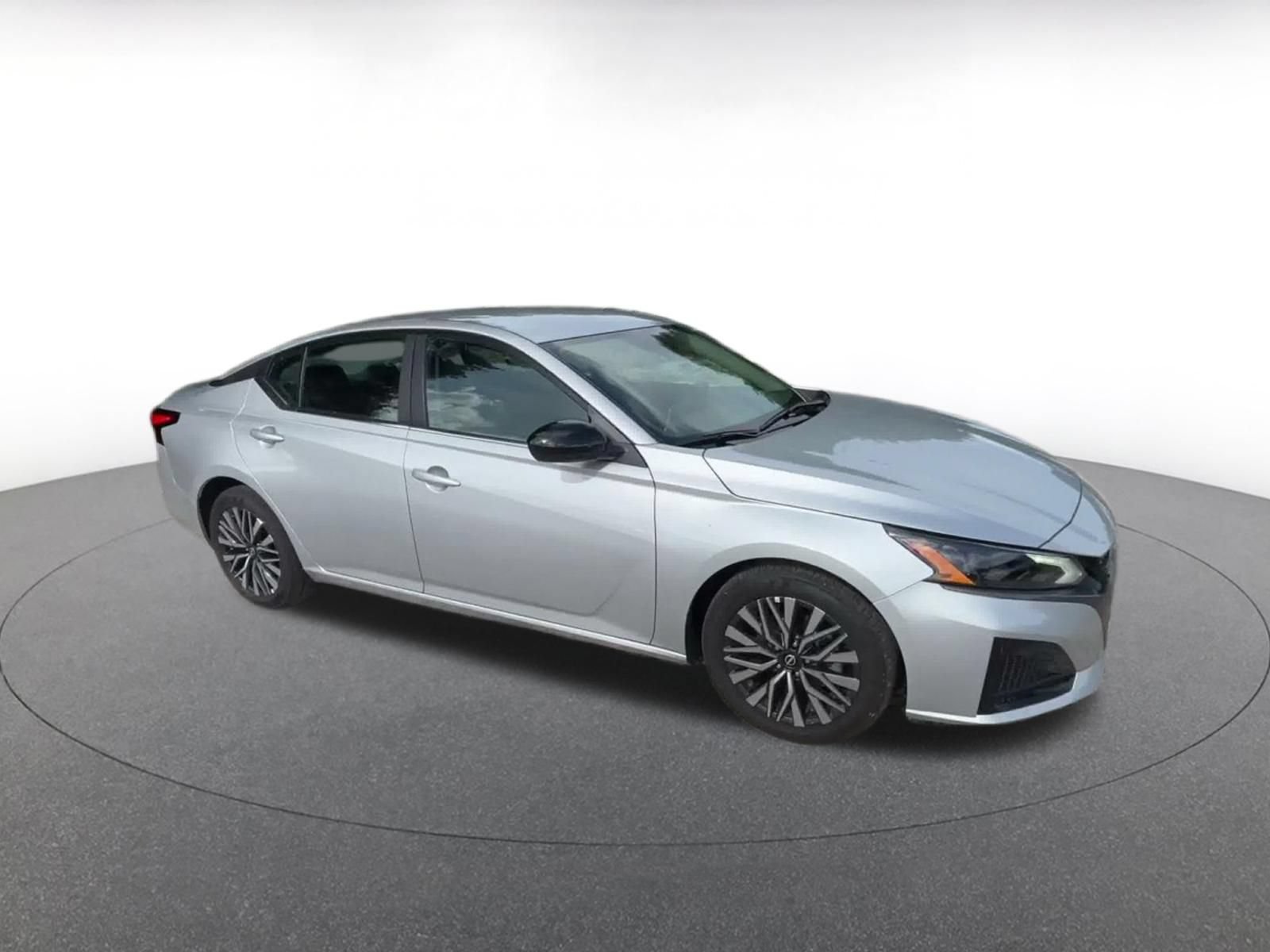 Used 2026 Nissan Altima 2.5 SV FWD image 2