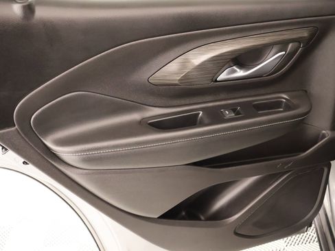 Used 2024 GMC Terrain SLT image 16