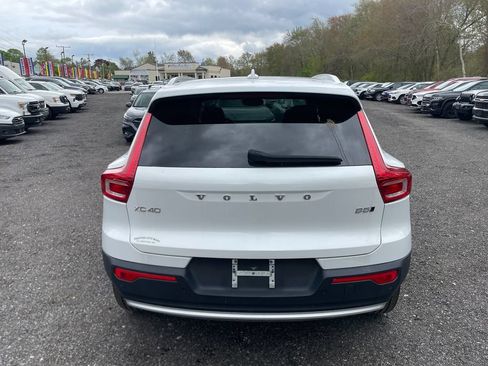 Used 2023 Volvo XC40 B5 Plus AWD/4WD image 6