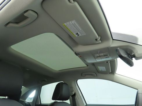 New 2025 Volkswagen Jetta SEL image 18