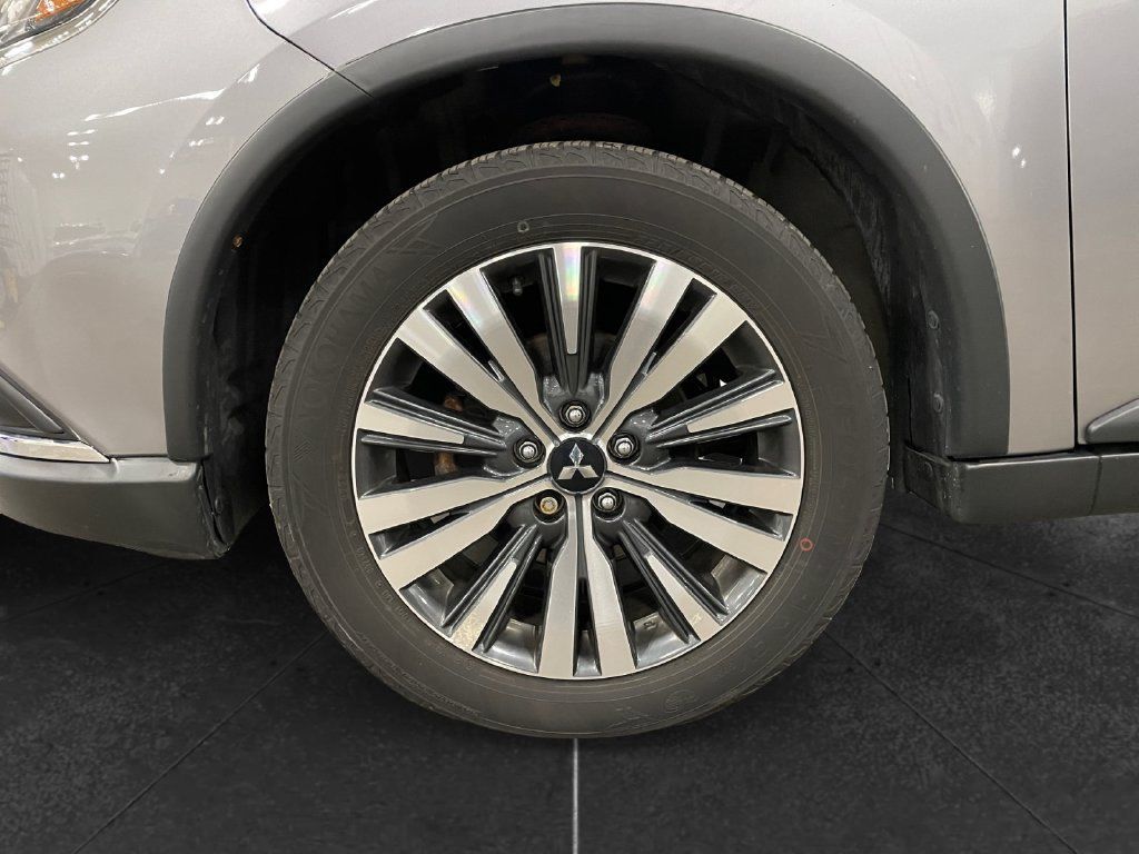 Used 2019 Mitsubishi Outlander SE AWD/4WD image 14