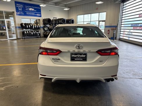 Used 2022 Toyota Camry SE image 6