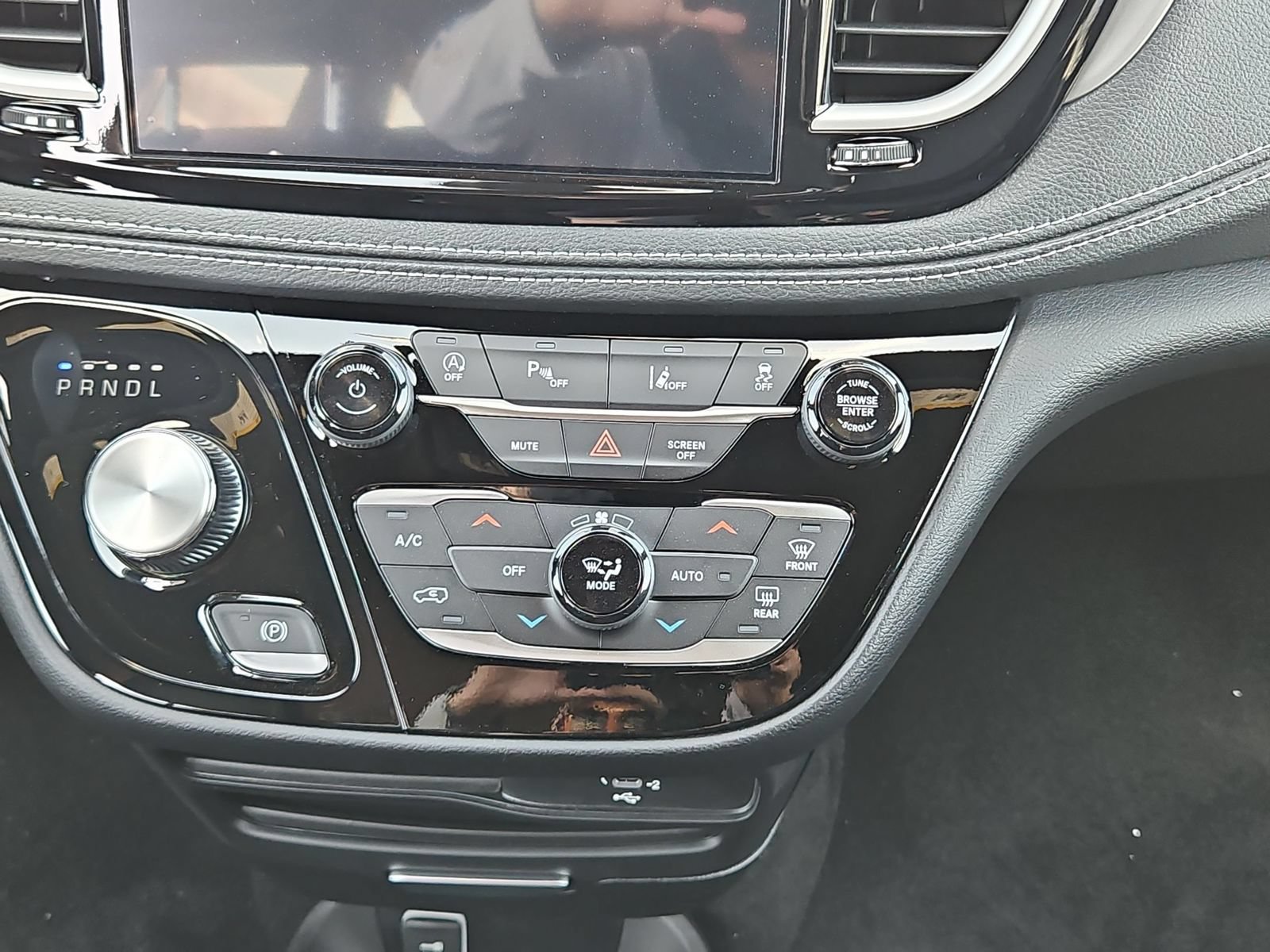 New 2027 Chrysler Pacifica Select FWD image 16