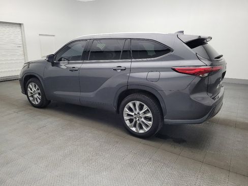 Used 2020 Toyota Highlander Limited image 3