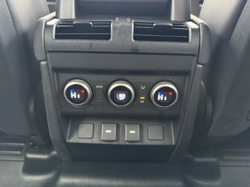 Certified 2023 Land Rover Defender 110 X-Dynamic SE image 22