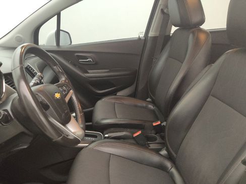 Used 2022 Chevrolet Trax LT w/ Sport Edition FWD image 17