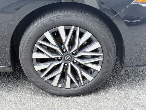Used 2025 Nissan Altima 2.5 SV FWD image 34
