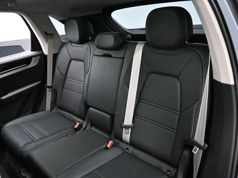 Certified 2025 Porsche Cayenne Turbo AWD/4WD image 24
