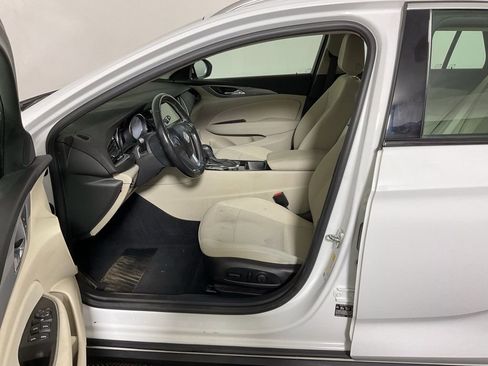 Used 2018 Buick Regal Preferred w/ Sights and Sounds Package image 20