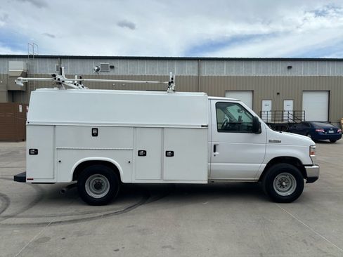 Used 2019 Ford E-350 and Econoline 350 Super Duty w/ Power Windows & Locks Group RWD image 2
