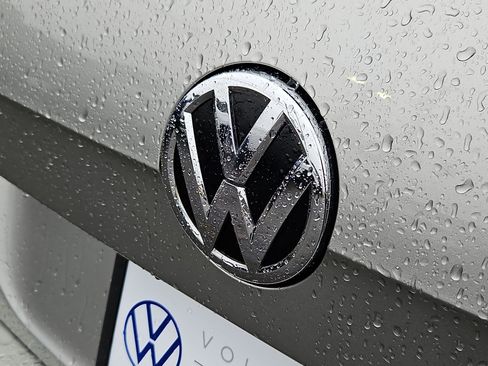 Used 2015 Volkswagen Golf TDI S image 26