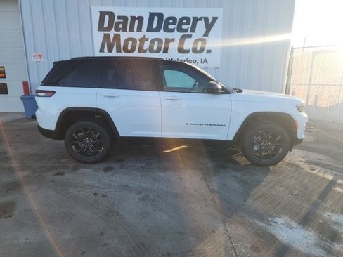 New 2025 Jeep Grand Cherokee Limited image 13