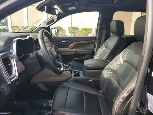 Used 2023 GMC Canyon Denali w/ Denali Black Edition image 26