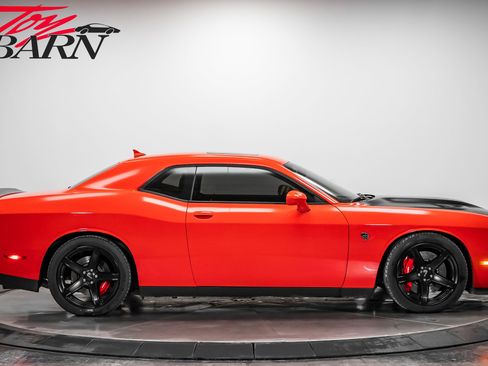 Used 2017 Dodge Challenger SRT Hellcat image 6