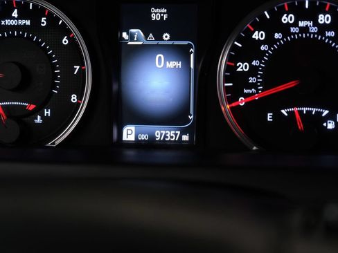 Used 2015 Toyota Camry SE FWD image 19