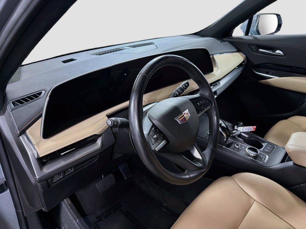 Used 2024 Cadillac XT4 Luxury AWD/4WD image 11