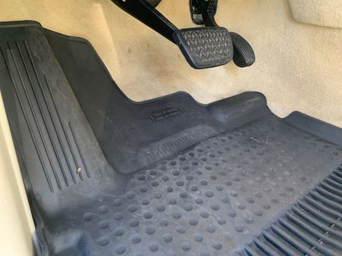 Used 2020 Lexus LX 570 4WD w/ 3rd Row & Luxury Pkg image 17