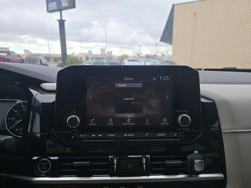 Used 2022 Nissan Pathfinder SV image 15