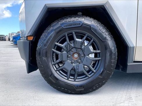 Used 2024 Tesla Cybertruck AWD Crew Cab image 8