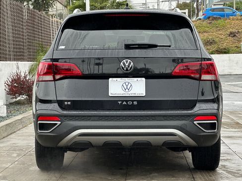 Certified 2022 Volkswagen Taos SE image 5