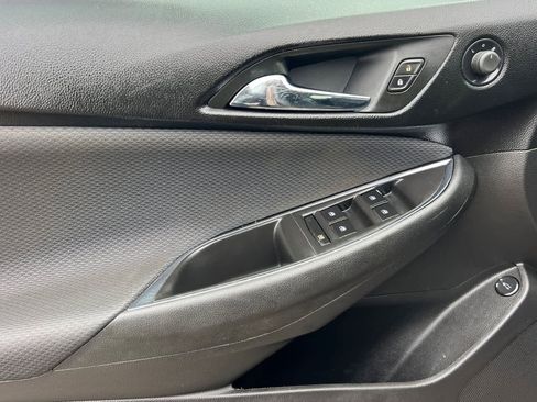 Used 2019 Chevrolet Cruze LS FWD image 12