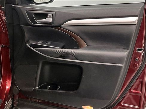 Used 2015 Toyota Highlander XLE image 23