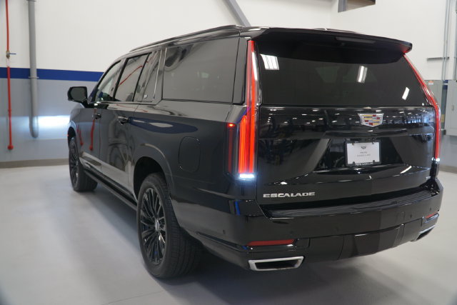 Certified 2025 Cadillac Escalade ESV Premium Luxury w/ Touring Package AWD/4WD image 3