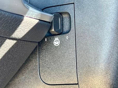 Certified 2025 Mercedes-Benz GLB 250 4MATIC image 30