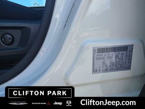 Used 2023 Nissan Rogue SV FWD image 26