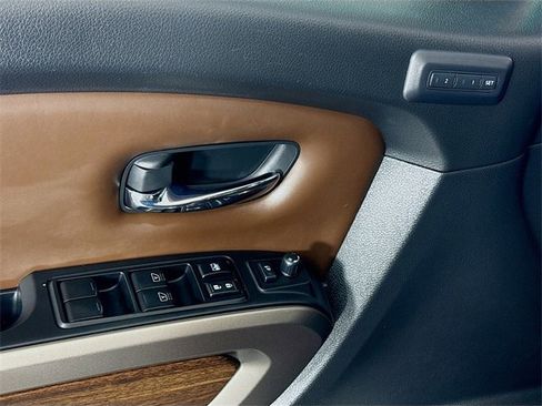 Used 2023 Nissan Titan Platinum Reserve w/ Moonroof Package image 18
