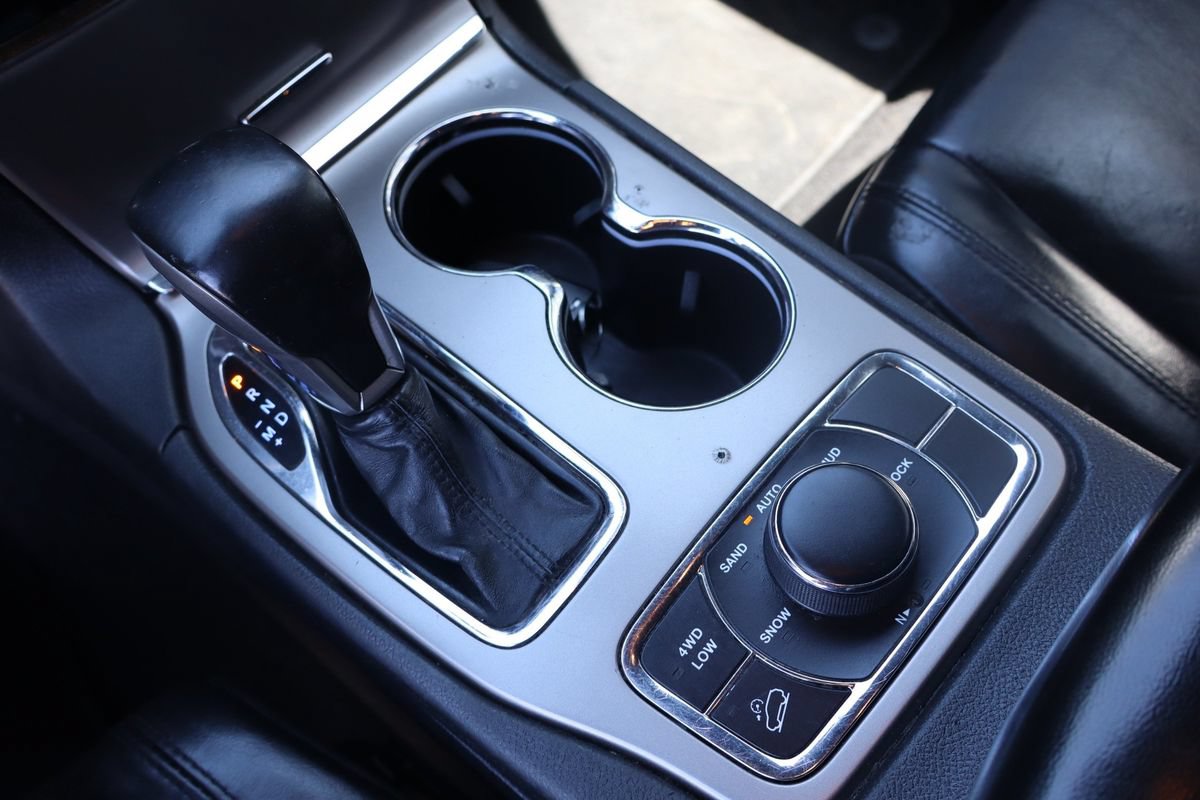 Used 2019 Jeep Grand Cherokee Limited AWD/4WD image 17