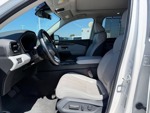 Used 2024 Honda Pilot Touring image 3