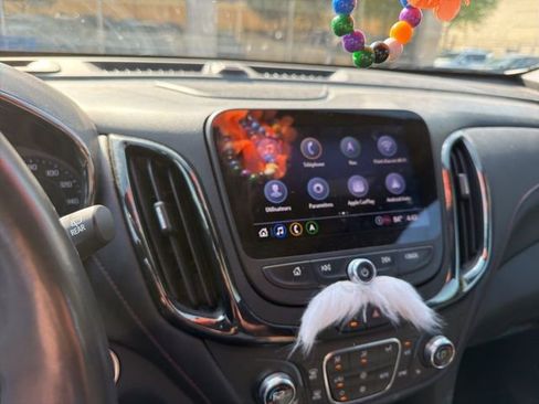 Used 2022 Chevrolet Equinox RS w/ RS Leather Package image 9