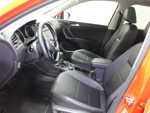 Used 2018 Volkswagen Tiguan SE w/ Panoramic Sunroof Package image 19
