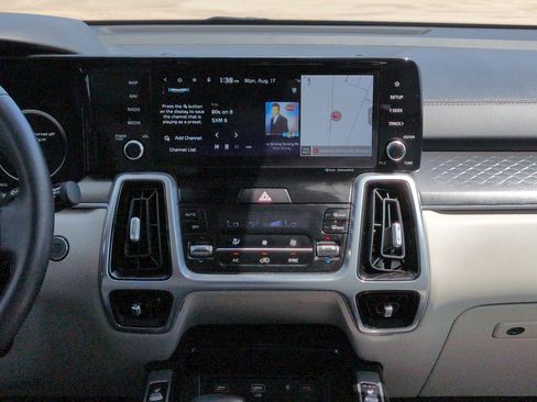 Used 2023 Kia Sorento SX AWD/4WD image 16