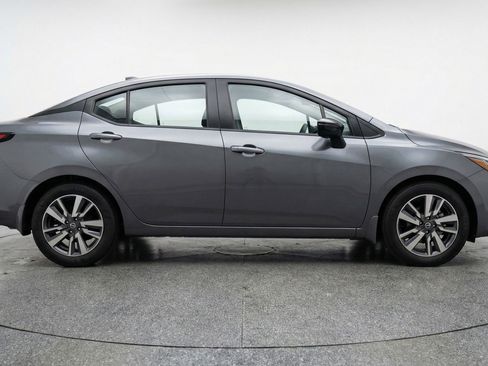 Used 2025 Nissan Versa SV image 9