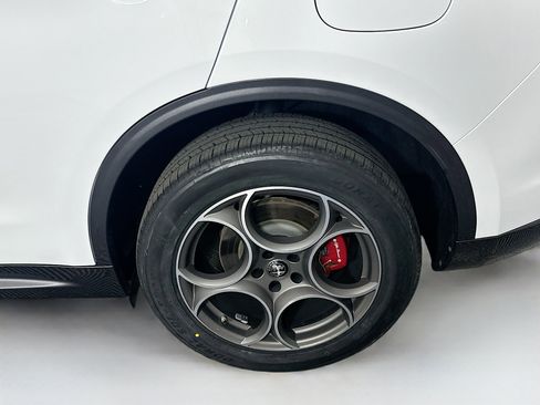 Used 2022 Alfa Romeo Stelvio Ti w/ Active Assist Plus Package image 11