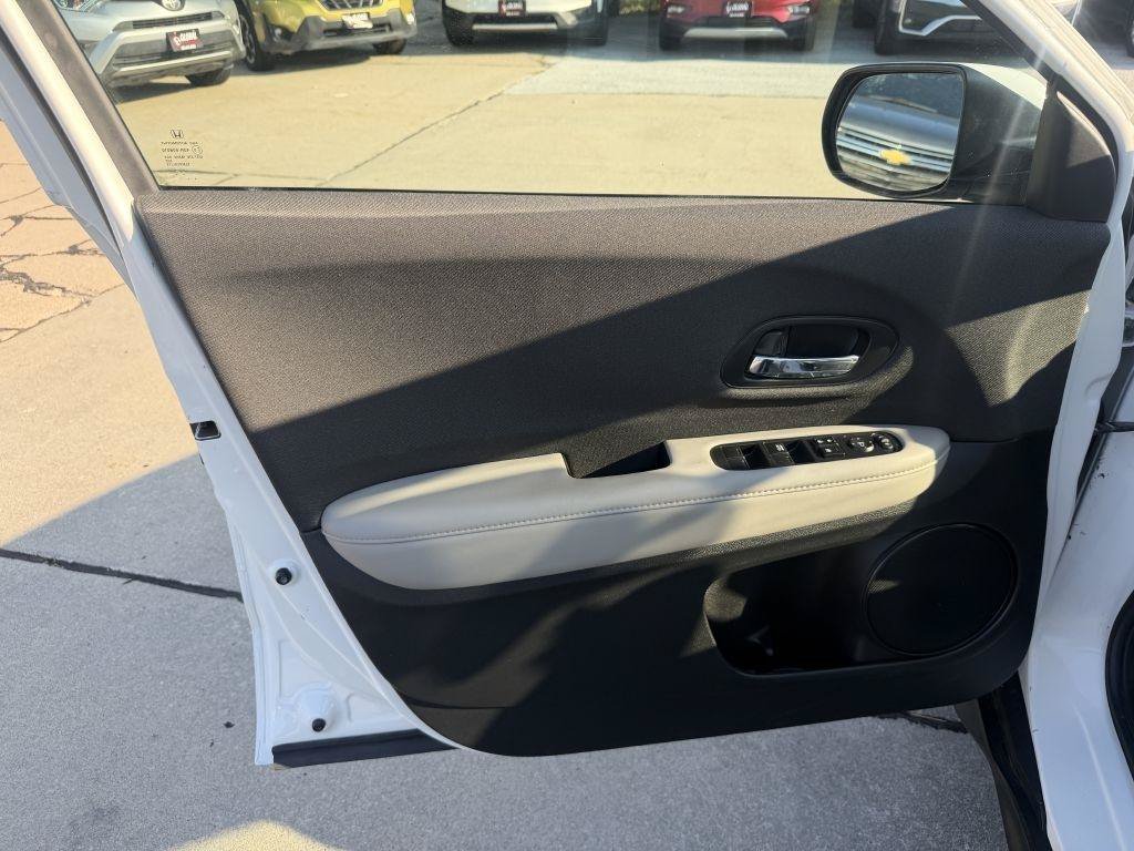 Used 2022 Honda HR-V LX image 9