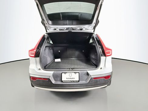 Used 2020 Volvo XC40 T4 Momentum w/ Protection Package Premier FWD image 25