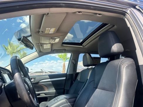 Used 2014 Toyota Highlander XLE AWD/4WD image 19