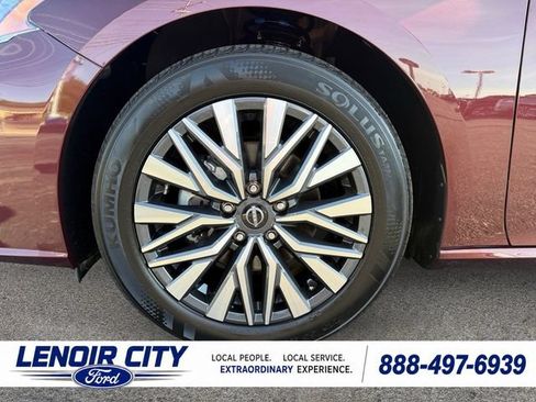 Used 2025 Nissan Altima 2.5 SV FWD image 9