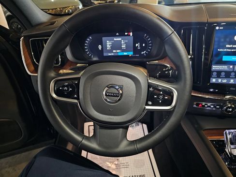 Certified 2025 Volvo XC60 B5 Ultra AWD/4WD image 20