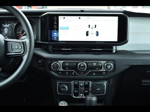 New 2025 Jeep Gladiator Sport image 13