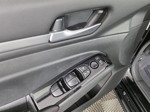 Used 2024 Nissan Altima 2.5 SR FWD image 39