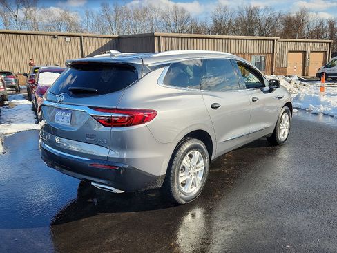 Used 2019 Buick Enclave Essence image 6